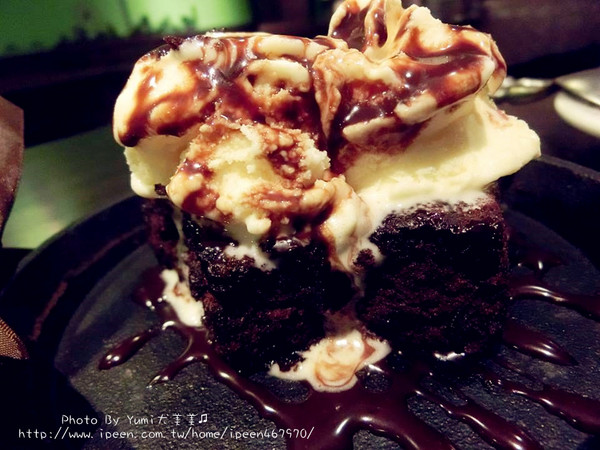 艾德華貝拉美式廚房:【邀稿】台中北區五常街餐廳!推薦→手工桿皮美味披薩讓我念念不忘@艾德華貝拉美式廚房E& B Kitchen