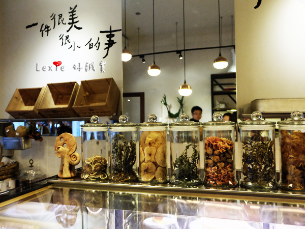 迪化街鹹花生孔雀9