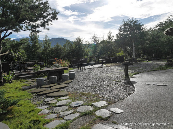 禪與松休閒養生會館：【景點】南投禪與松休閒養身會館@水里 : 最後的秘境？! 私人招待所變身檜木屋度假山莊