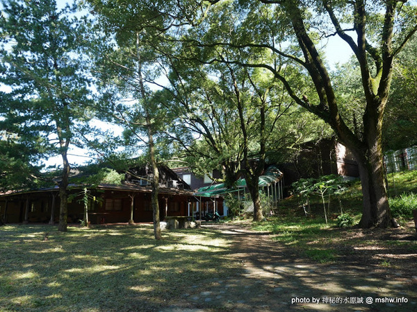 禪與松休閒養生會館：【景點】南投禪與松休閒養身會館@水里 : 最後的秘境？! 私人招待所變身檜木屋度假山莊