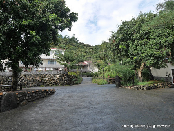 禪與松休閒養生會館：【景點】南投禪與松休閒養身會館@水里 : 最後的秘境？! 私人招待所變身檜木屋度假山莊