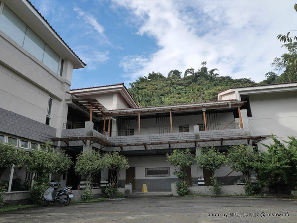 禪與松休閒養生會館：【景點】南投禪與松休閒養身會館@水里 : 最後的秘境？! 私人招待所變身檜木屋度假山莊