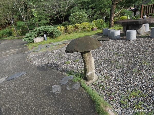 禪與松休閒養生會館：【景點】南投禪與松休閒養身會館@水里 : 最後的秘境？! 私人招待所變身檜木屋度假山莊