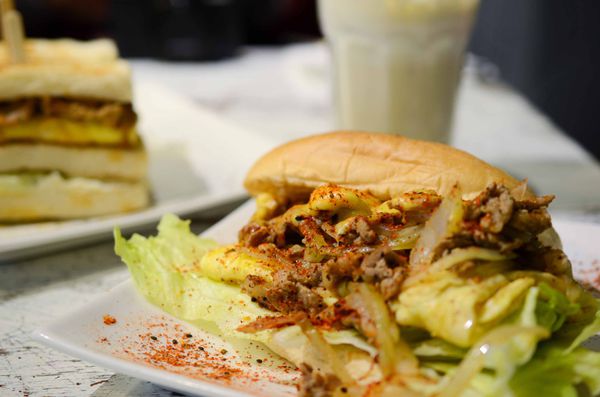 【台北早午餐】【北捷江子翠站】就是要吃早餐-板橋特色早午餐名店．碳烤三明治/創意熱炒料理/板橋美食/捷運江子翠美食