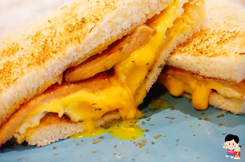 就是要吃早餐.板橋早午餐.不限時板橋早午餐.板橋肉蛋起司.碳烤胖包.熱炒碳烤三明治.板橋美食.