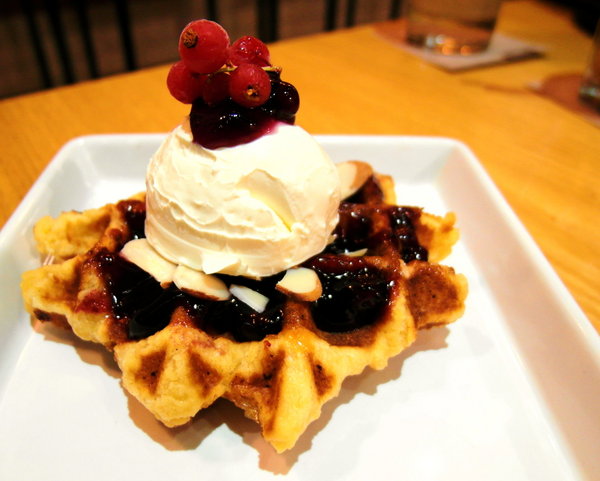 茪點咖啡(原維特比利時鬆餅專賣店)(一中錦新店)：台中邀約 ❤ 茪點咖啡