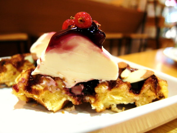 茪點咖啡(原維特比利時鬆餅專賣店)(一中錦新店)：台中邀約 ❤ 茪點咖啡