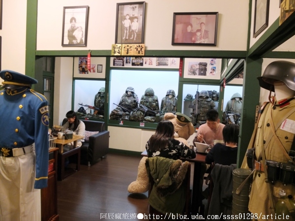 麗貞館軍事主題餐廳：【美食特搜。屏東市】麗貞館軍事主題餐廳。軍事主題結合眷村文化 不衝突的美味交流