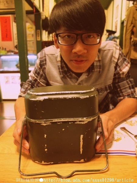 麗貞館軍事主題餐廳：【美食特搜。屏東市】麗貞館軍事主題餐廳。軍事主題結合眷村文化 不衝突的美味交流