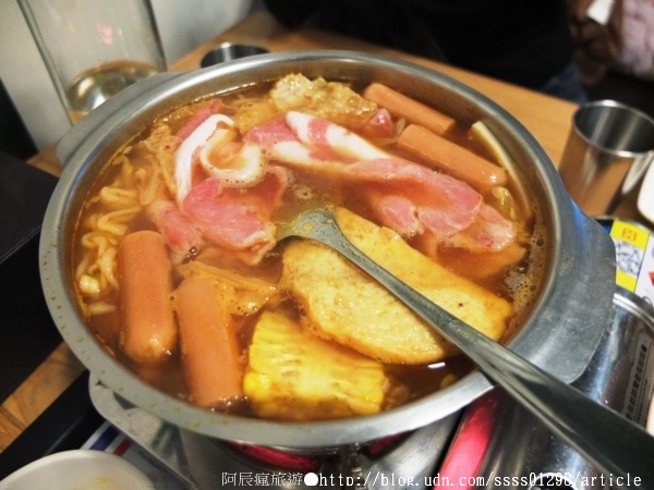 麗貞館軍事主題餐廳：【美食特搜。屏東市】麗貞館軍事主題餐廳。軍事主題結合眷村文化 不衝突的美味交流