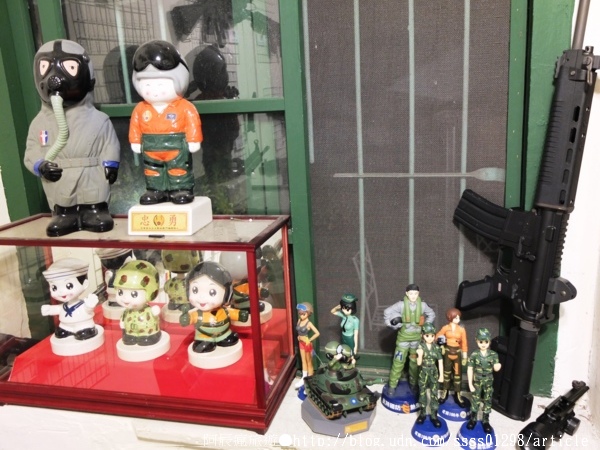 麗貞館軍事主題餐廳：【美食特搜。屏東市】麗貞館軍事主題餐廳。軍事主題結合眷村文化 不衝突的美味交流