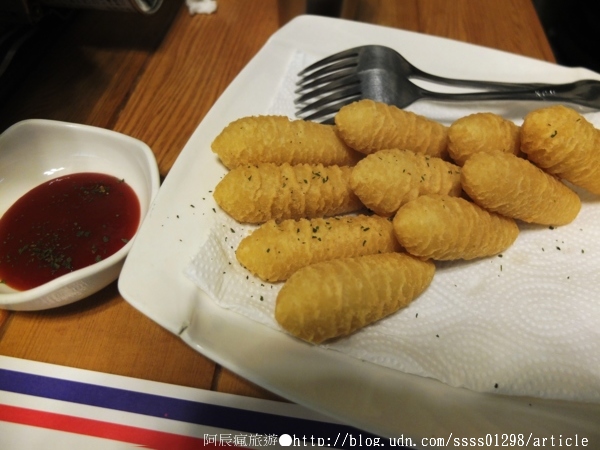 麗貞館軍事主題餐廳：【美食特搜。屏東市】麗貞館軍事主題餐廳。軍事主題結合眷村文化 不衝突的美味交流