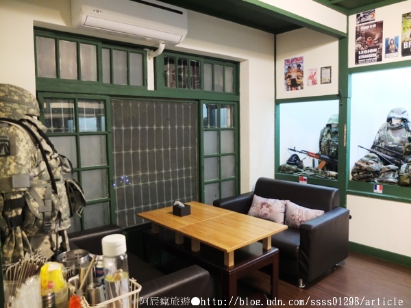 麗貞館軍事主題餐廳：【美食特搜。屏東市】麗貞館軍事主題餐廳。軍事主題結合眷村文化 不衝突的美味交流