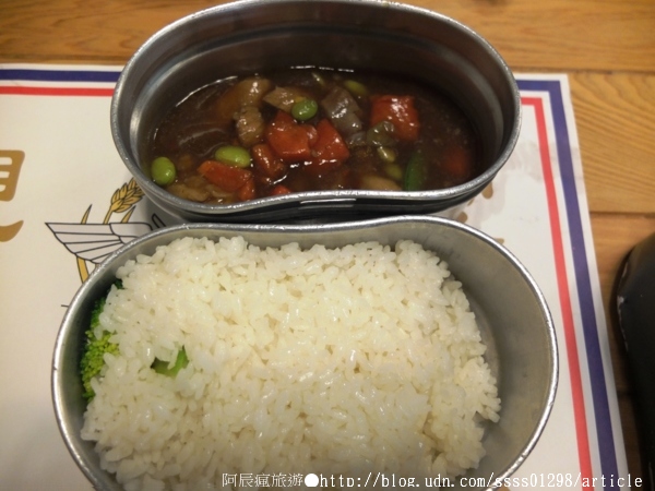 麗貞館軍事主題餐廳：【美食特搜。屏東市】麗貞館軍事主題餐廳。軍事主題結合眷村文化 不衝突的美味交流