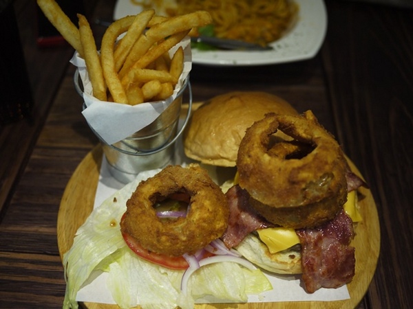 鄰居家 NEXT DOOR 松菸店：遊。北市信義區。親子人妻團 1月小聚會 松煙文創 & Next Door 鄰居家 美義式料理