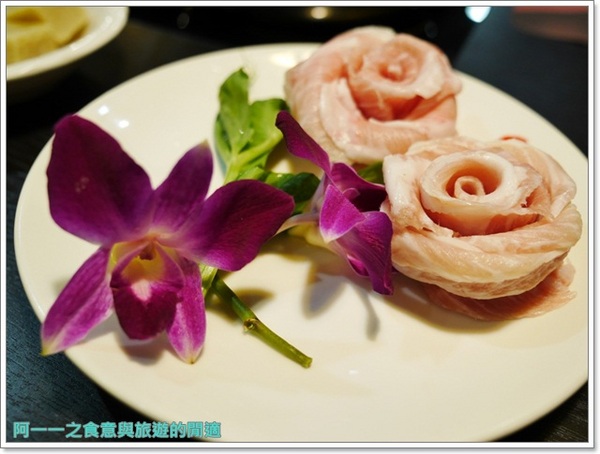 紅九九個人式麻辣鍋(原禎記館):台北東區美食 紅九九個人麻辣鍋 天麻竹笙雞~一人也能享受美味養生火鍋