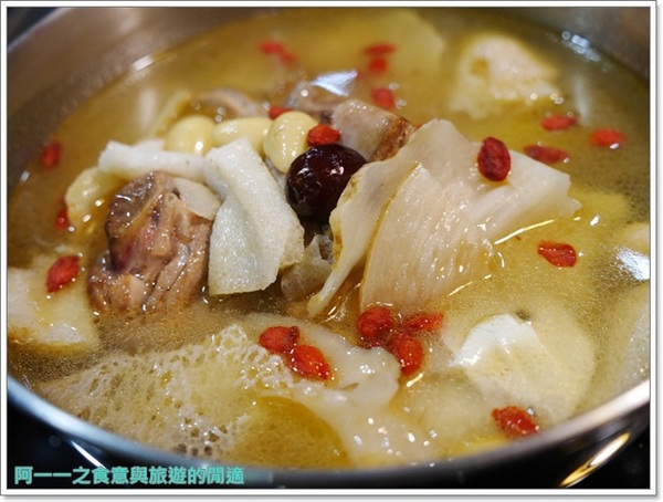 紅九九個人式麻辣鍋(原禎記館):台北東區美食 紅九九個人麻辣鍋 天麻竹笙雞~一人也能享受美味養生火鍋