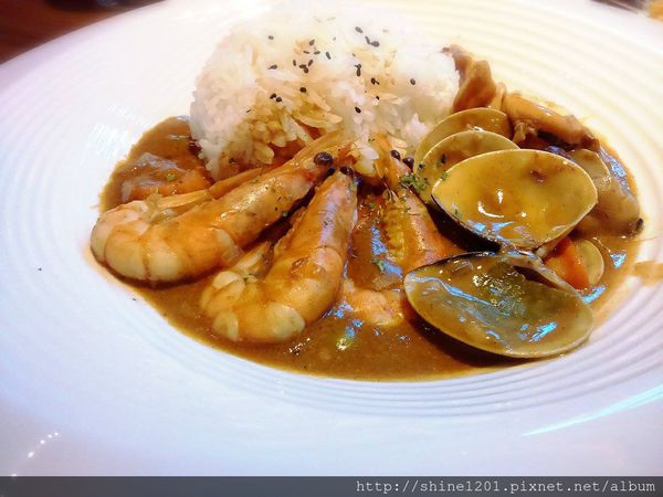 【新莊金色三麥】新莊晶冠廣場提供新莊五股聚餐新選擇 (手機拍攝)