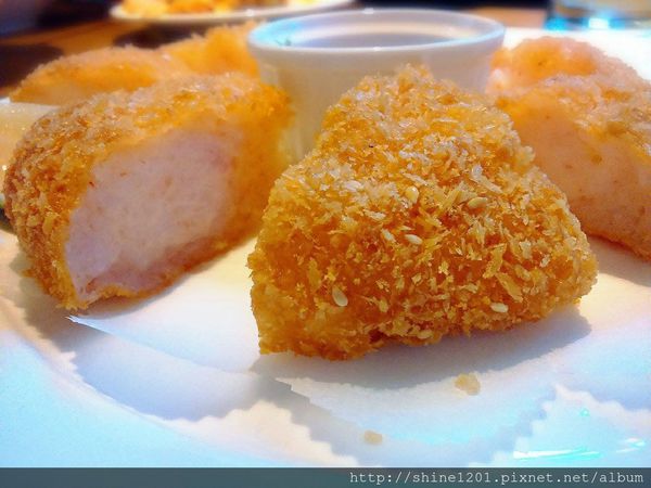 【新莊金色三麥】新莊晶冠廣場提供新莊五股聚餐新選擇 (手機拍攝)