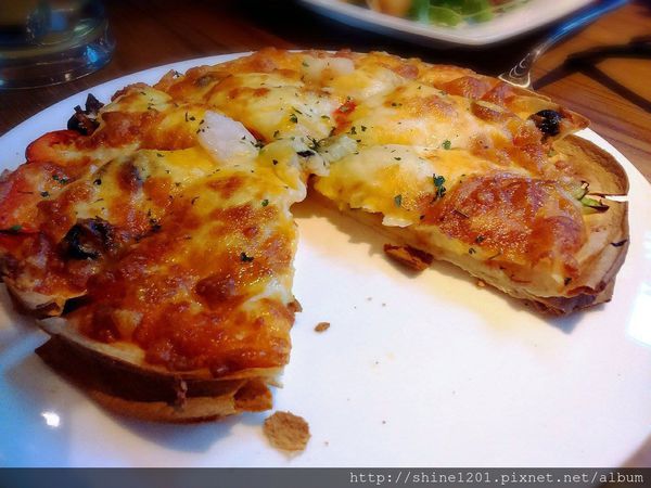 【新莊金色三麥】新莊晶冠廣場提供新莊五股聚餐新選擇 (手機拍攝)