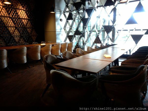 【新莊金色三麥】新莊晶冠廣場提供新莊五股聚餐新選擇 (手機拍攝)