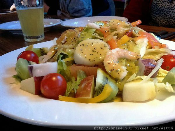 【新莊金色三麥】新莊晶冠廣場提供新莊五股聚餐新選擇 (手機拍攝)