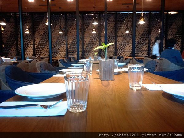 【新莊金色三麥】新莊晶冠廣場提供新莊五股聚餐新選擇 (手機拍攝)