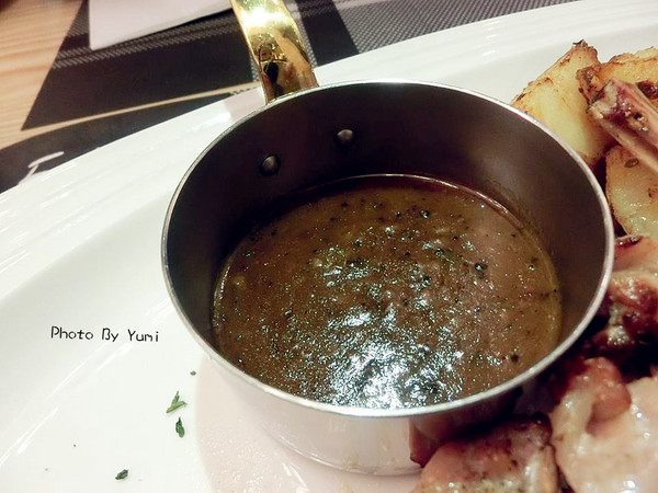 Fattys義式創意餐廳(公益店)：【邀稿】台中公益路美食!燈光美氣氛佳♥質感系義式餐廳 @Fatty's義式創意餐廳(公益店)