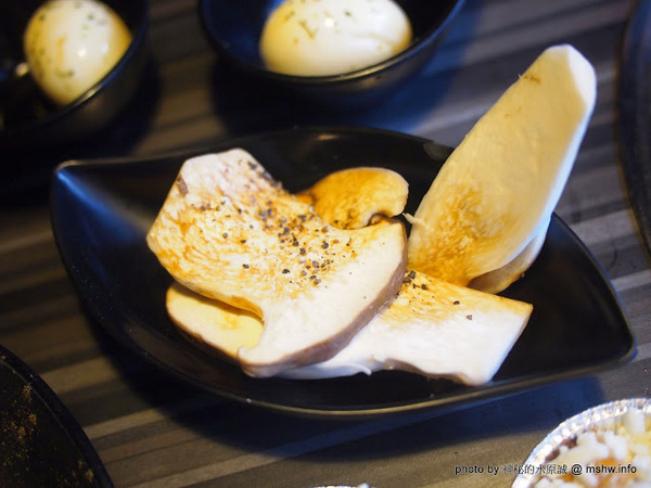 日月燒烤：【食記】台中日月燒烤@西區草悟道捷運BRT科博館 : 燒烤吃到飽~最美味的是炸物!!美玉白醬酥雞最高~~