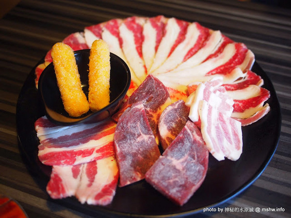 日月燒烤：【食記】台中日月燒烤@西區草悟道捷運BRT科博館 : 燒烤吃到飽~最美味的是炸物!!美玉白醬酥雞最高~~