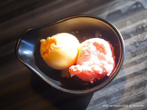 日月燒烤：【食記】台中日月燒烤@西區草悟道捷運BRT科博館 : 燒烤吃到飽~最美味的是炸物!!美玉白醬酥雞最高~~