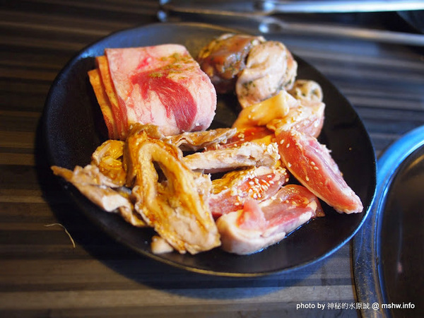 日月燒烤：【食記】台中日月燒烤@西區草悟道捷運BRT科博館 : 燒烤吃到飽~最美味的是炸物!!美玉白醬酥雞最高~~