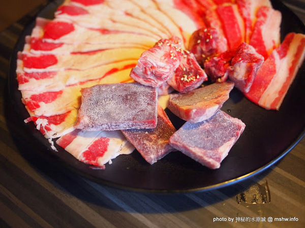 日月燒烤：【食記】台中日月燒烤@西區草悟道捷運BRT科博館 : 燒烤吃到飽~最美味的是炸物!!美玉白醬酥雞最高~~