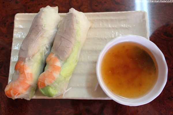 姐妹花越南創意料理：姐妹花越南創意料理✪道地風味料理‧湯頭清爽好喝~104.02.04