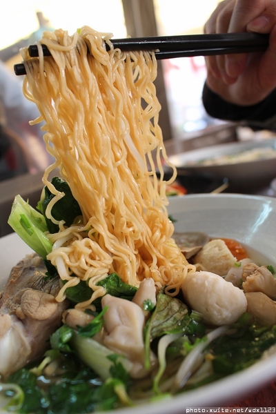 姐妹花越南創意料理：姐妹花越南創意料理✪道地風味料理‧湯頭清爽好喝~104.02.04