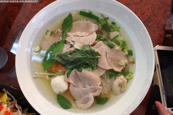 姐妹花越南創意料理：姐妹花越南創意料理✪道地風味料理‧湯頭清爽好喝~104.02.04