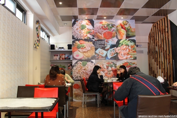 姐妹花越南創意料理：姐妹花越南創意料理✪道地風味料理‧湯頭清爽好喝~104.02.04