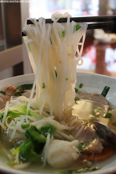 姐妹花越南創意料理：姐妹花越南創意料理✪道地風味料理‧湯頭清爽好喝~104.02.04