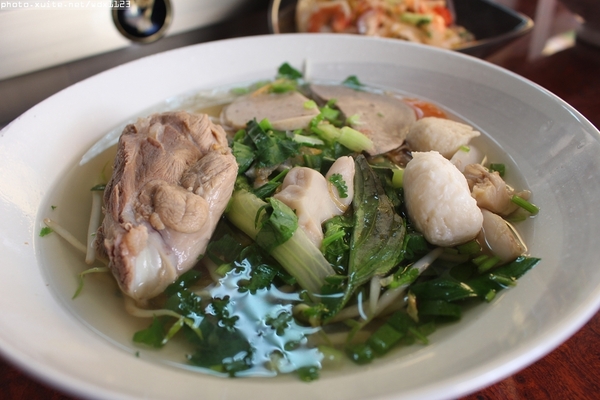 姐妹花越南創意料理：姐妹花越南創意料理✪道地風味料理‧湯頭清爽好喝~104.02.04