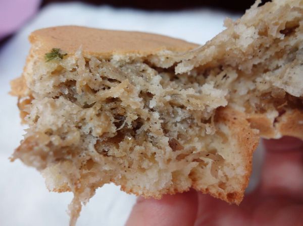 阿承酥皮紅豆餅:阿承紅豆餅 老店 入口奶酥香甜加上鴨蛋鹹香超絕配!!!