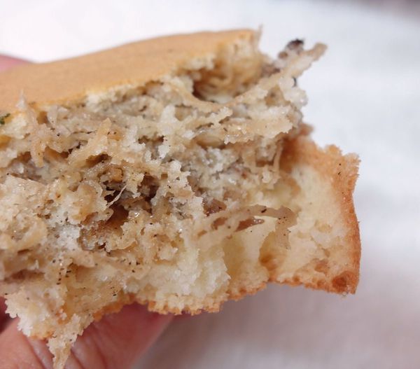 阿承酥皮紅豆餅:阿承紅豆餅 老店 入口奶酥香甜加上鴨蛋鹹香超絕配!!!