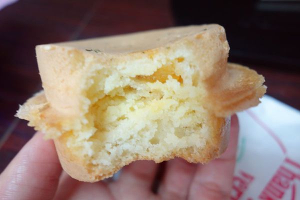 阿承酥皮紅豆餅:阿承紅豆餅 老店 入口奶酥香甜加上鴨蛋鹹香超絕配!!!