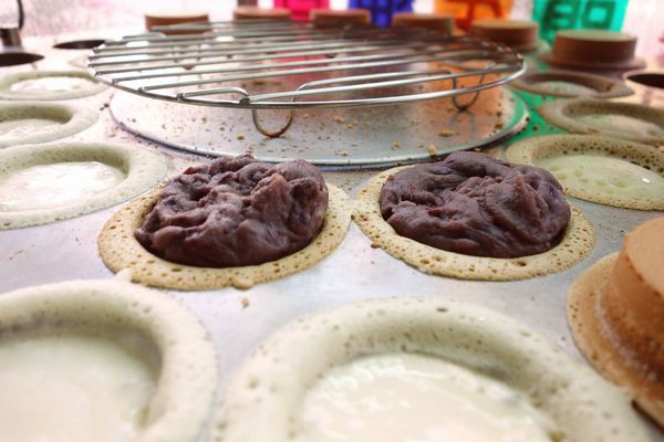 阿承酥皮紅豆餅:阿承紅豆餅 老店 入口奶酥香甜加上鴨蛋鹹香超絕配!!!