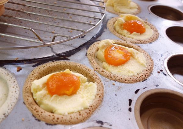 阿承酥皮紅豆餅:阿承紅豆餅 老店 入口奶酥香甜加上鴨蛋鹹香超絕配!!!