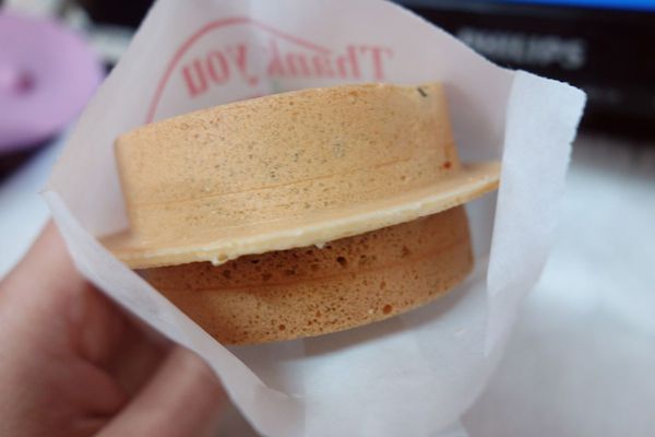 阿承酥皮紅豆餅:阿承紅豆餅 老店 入口奶酥香甜加上鴨蛋鹹香超絕配!!!