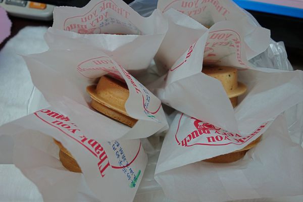 阿承酥皮紅豆餅:阿承紅豆餅 老店 入口奶酥香甜加上鴨蛋鹹香超絕配!!!