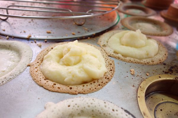 阿承酥皮紅豆餅:阿承紅豆餅 老店 入口奶酥香甜加上鴨蛋鹹香超絕配!!!