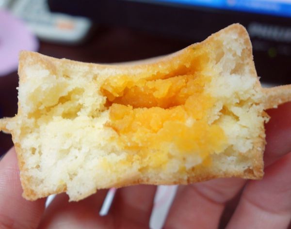 阿承酥皮紅豆餅:阿承紅豆餅 老店 入口奶酥香甜加上鴨蛋鹹香超絕配!!!