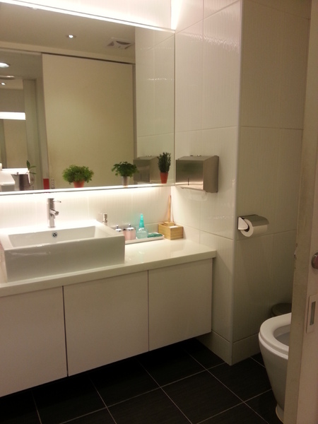 KA.RA.DA factory 身體工場(忠孝會館):KA.RA.DA factory 身體工場。日式整脊