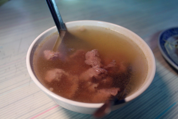 安平無名牛肉湯：[台南]在地人早起的美味牛肉湯 安平無名牛肉湯